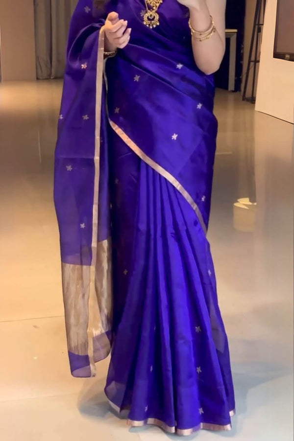 Stunning Purpal Soft Silk Saree with Bold and Attractive Pattern